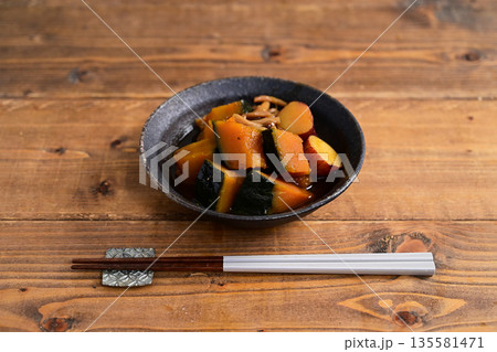 カボチャとさつまいもの煮付け カボチャとさつまいもの煮付け 135581471