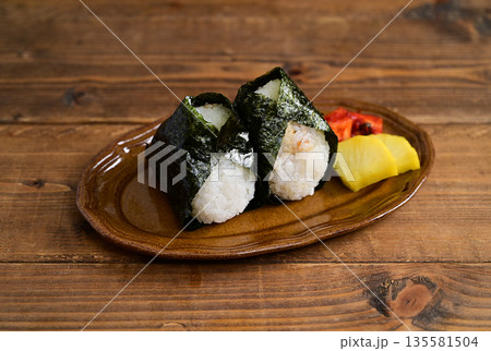 おにぎり おにぎり 135581504