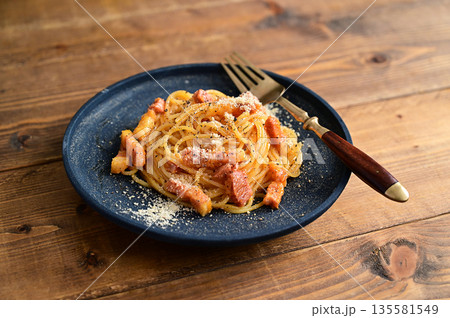 カルボナーラパスタ カルボナーラパスタ 135581549