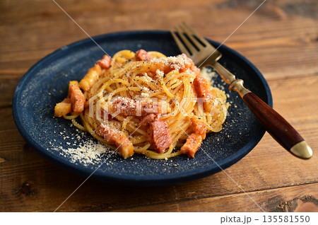 カルボナーラパスタ 135581550
