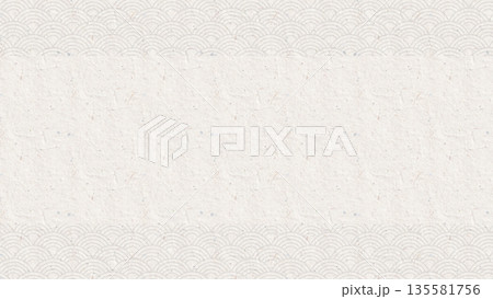 和紙テクスチャに青海波模様の上下帯を配置した和風ベクター背景 135581756