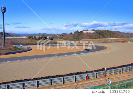 サーキット場の風景 サーキット場の風景 135581799