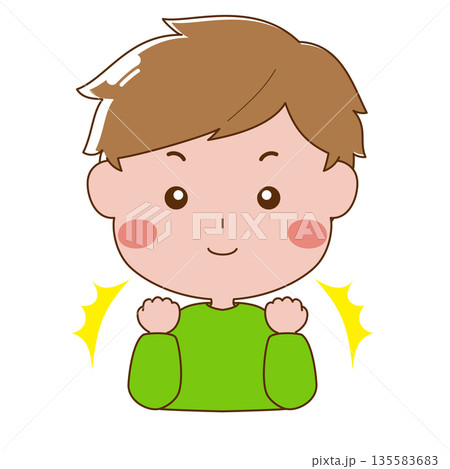 笑顔で拳を握っている男の子 135583683