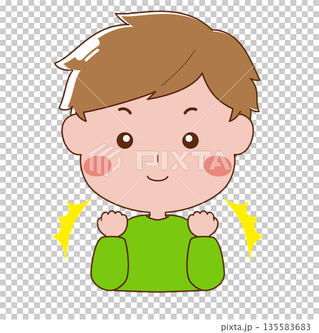 微笑的男孩緊握著拳頭。 135583683
