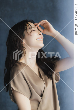 女性のポートレート 135583903