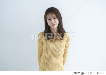 爽やかな笑顔の女性 爽やかな笑顔の女性 135584492