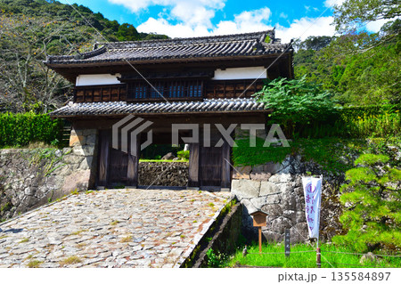 佐伯城　三の丸櫓門 135584897