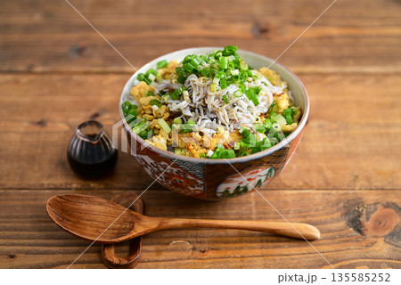 釜上げシラス丼 135585252