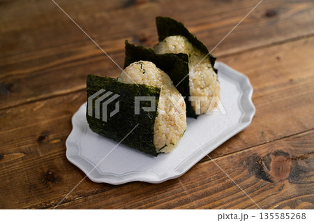 シラスと大葉のワサビ醤油おにぎり シラスと大葉のワサビ醤油おにぎり 135585268