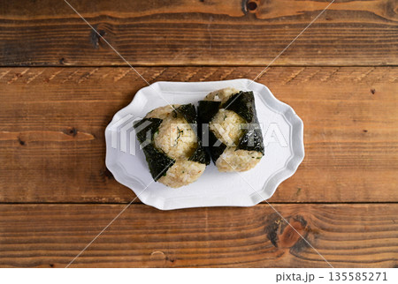 シラスと大葉のワサビ醤油おにぎり 135585271