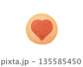 ハートのマークのあるクッキー ハートのマークのあるクッキー 135585450
