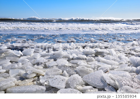 北海道 大津海岸 ジュエリーアイス 北海道 大津海岸 ジュエリーアイス 135585934