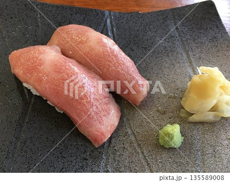 大トロの寿司 大トロの寿司 135589008