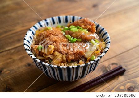 ヒレカツ丼 135589696
