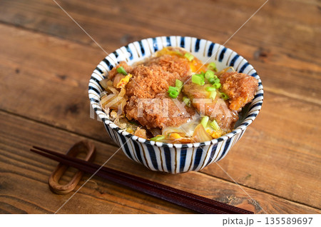 ヒレカツ丼 135589697