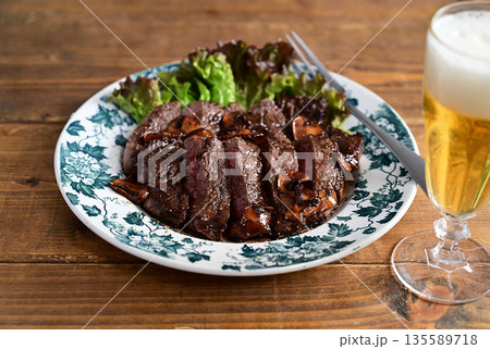 牛ロースステーキ 135589718