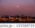 月と和歌山城 135589739