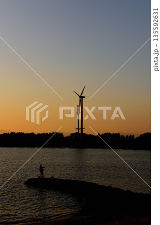 新舞子　風車解体始まる 135592631