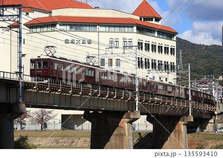 【阪急】7000系（今津線：宝塚〜宝塚南口） 135593410