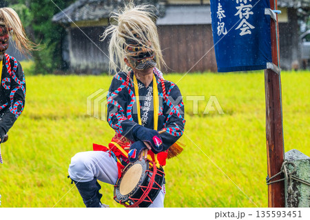 肥前佐賀の秋祭り－母ヶ浦面浮立 135593451