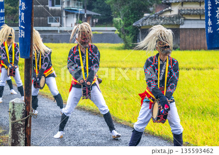 肥前佐賀の秋祭り－母ヶ浦面浮立 135593462