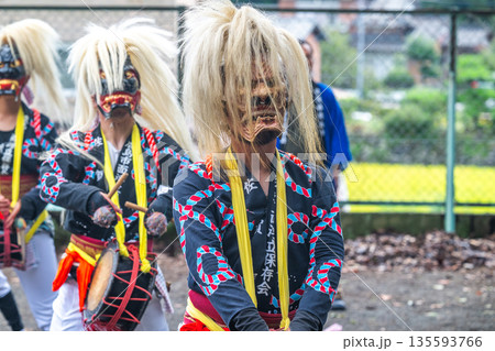 肥前佐賀の秋祭り－母ヶ浦面浮立 135593766