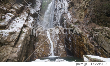 隠れ滝 135595192