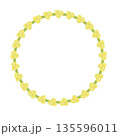 蠟梅の花の円形飾り枠イラスト 135596011