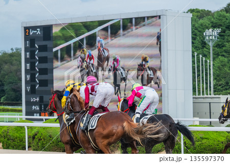 競馬の風景 135597370