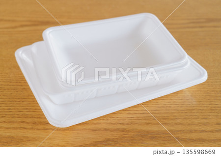 白い食品トレー｜ごみ・資源・リサイクル　イメージ 135598669