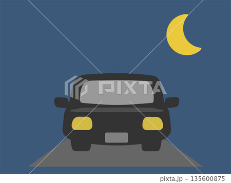 夜間の自家用車のイラスト 夜間の自家用車のイラスト 135600875