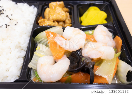 おいしい中華弁当、海老野菜塩炒め弁当 135601152
