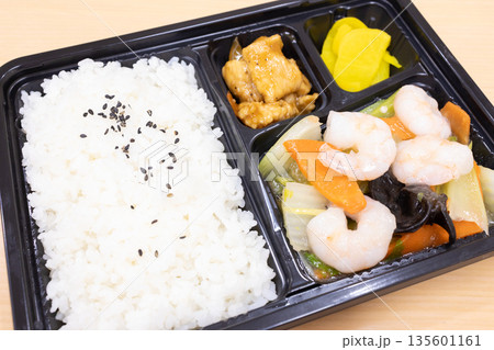 おいしい中華弁当、海老野菜塩炒め弁当 135601161