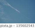 青空に浮かぶ雲 135602543