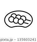 皿に盛り付けた団子の線画アイコン 135603241