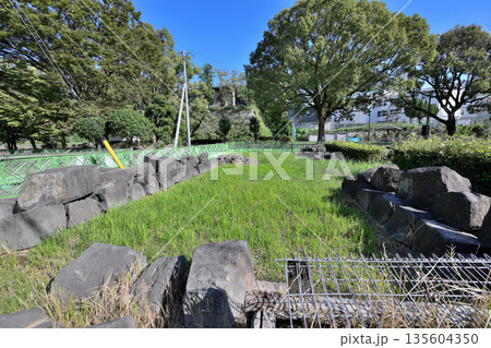 熊本古城と崩落石垣を保管している様子 熊本古城と崩落石垣を保管している様子 135604350