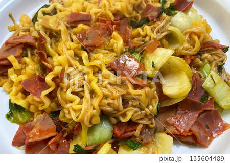 Savory Stir-fried Noodles with Bacon and Fresh Vegetables 135604489
