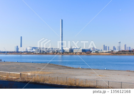 東京都江戸川区荒川河口付近2026年1月 135612168