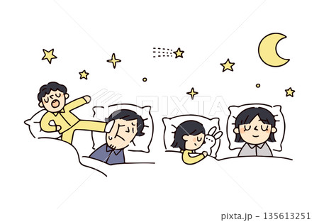 寝る4人家族のイラスト 135613251