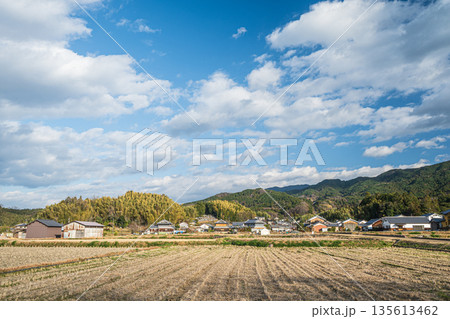 冬の明日香村田園風景 奈良県 冬の明日香村田園風景 奈良県 135613462