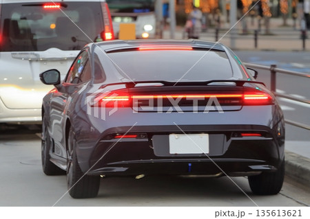車のテールランプ 135613621
