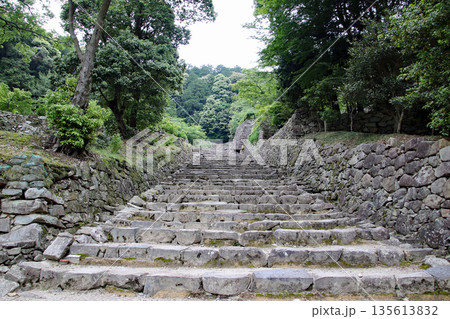 織田信長の安土城址 大手道登り口 織田信長の安土城址 大手道登り口 135613832