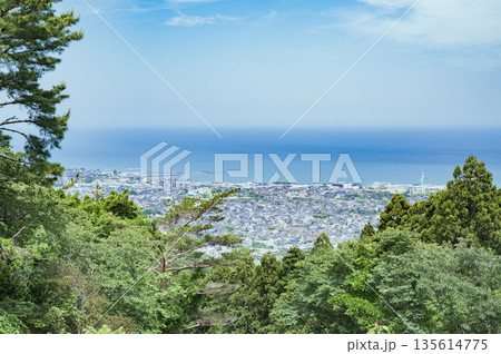 茨城　風神山から望む日立市街と海 135614775