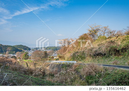 冬の明日香村風景　奈良県 135616462
