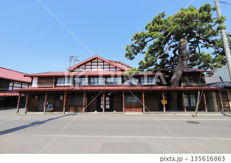 青森 黒石 重伝建地区の古い街並み(松の湯交流館) 青森 黒石 重伝建地区の古い街並み(松の湯交流館) 135616863