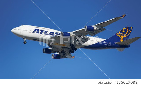 アトラス航空の旅客機ボーイング747 135617088