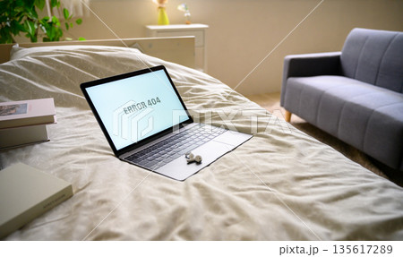 ベッド上のエラー404 135617289