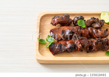 grilled chicken liver with herbs and spices 135618491