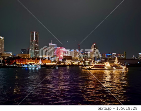 横浜港大さん橋国際客船ターミナル からの夜景 135618529