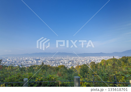 東山山頂公園　展望台からの眺め 135618701